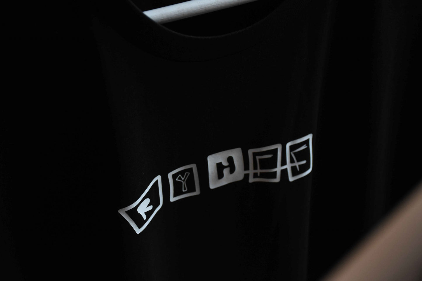 Fishbone T-White